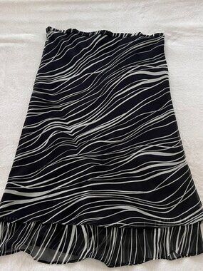Lowrise black flowy skirt